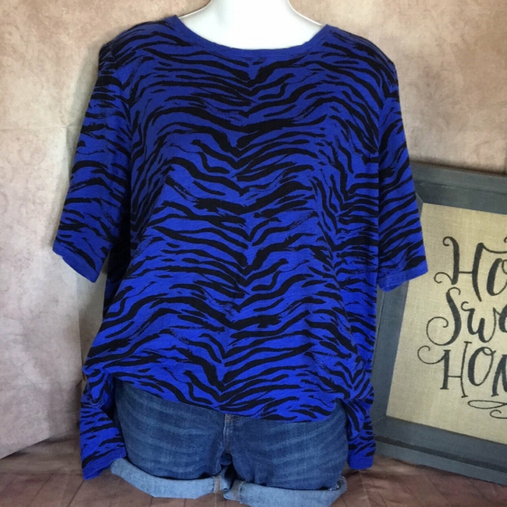LORI GOLDSTEIN TEE